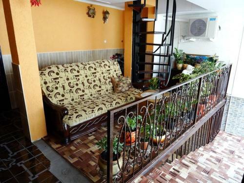Hostal Azalia Guest House