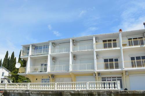 Hostal Villa A-loo Guest House