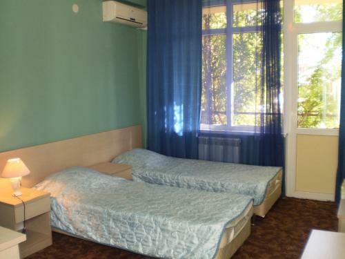 Hostal Guest House Almira