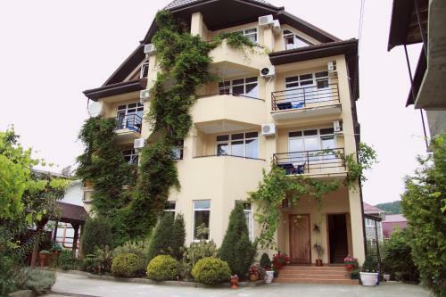 Hostal Guest House Almira
