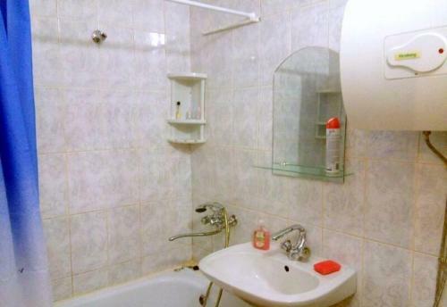 Apartment On Neftyanikov 48