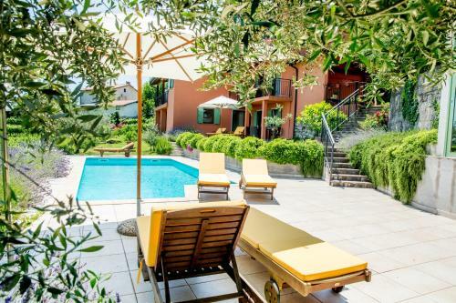 Zoi Apartments