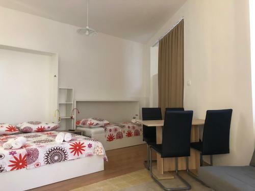 Hostal Apartments & Rooms Nardin