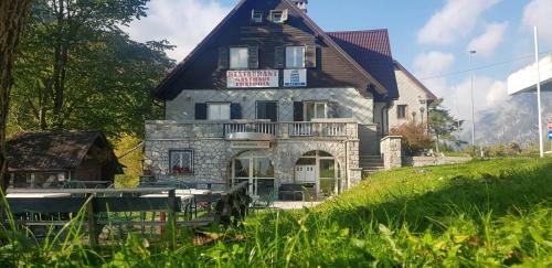 Hostal Guest House Hermanov Hram