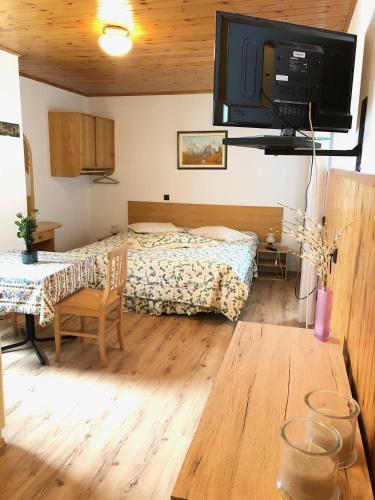 Hostal Encijan Apartments