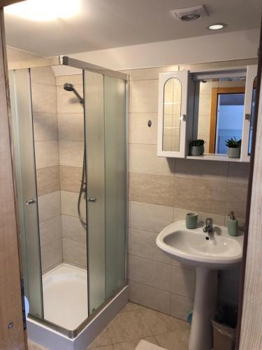 Hostal Encijan Apartments