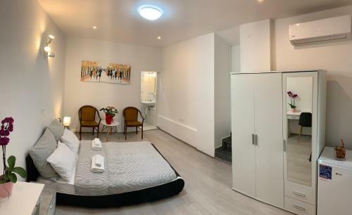 Hostal Lina Rooms