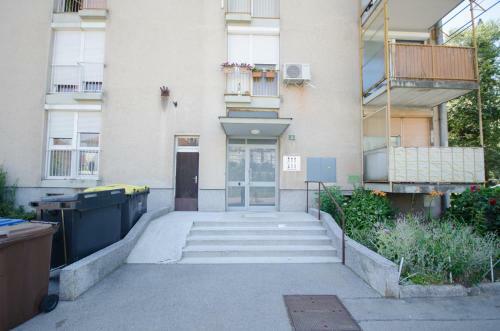Apartment Near The Train Station