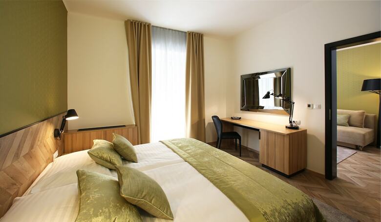 Urban Hotel