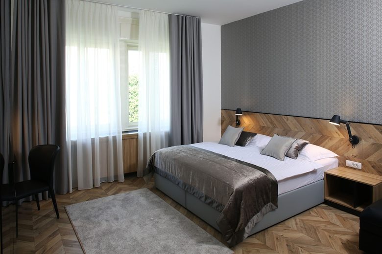 Urban Hotel