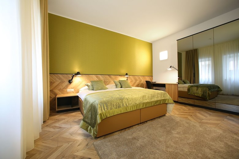 Urban Hotel
