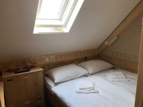 Bed & Breakfast De?ela Okusov