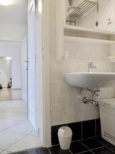 Charming Apartment Near City Center
