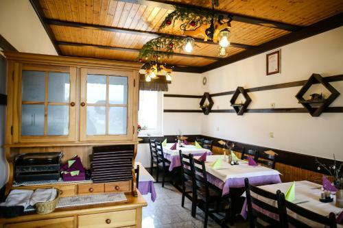 Hostal Guest House Vila Moj Mir
