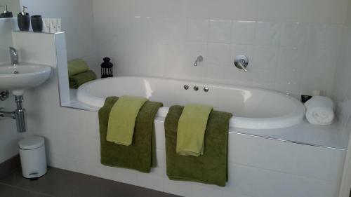Bed & Breakfast Bass Coast Country Cottages