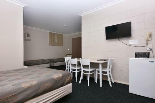 Motel Poinsettia