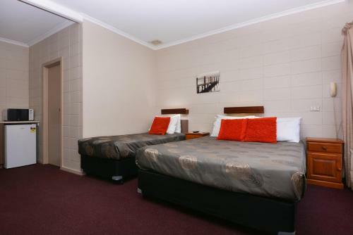 Motel Poinsettia
