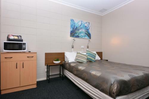 Motel Poinsettia
