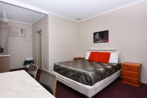 Motel Poinsettia