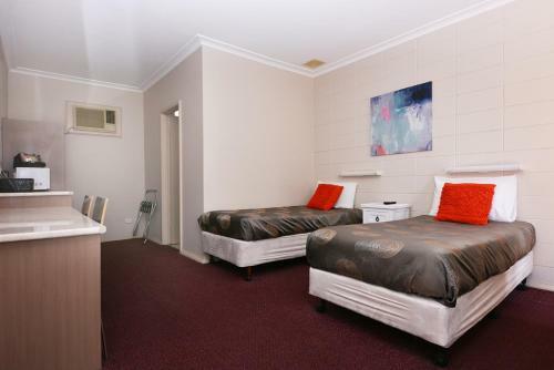 Motel Poinsettia