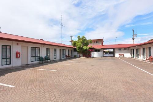 Motel Poinsettia