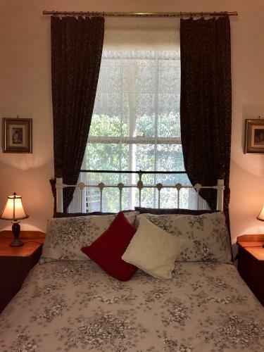 Bed & Breakfast Dingup House