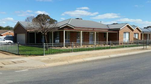 Numurkah Self Contained Apartments - The Mieklejohn