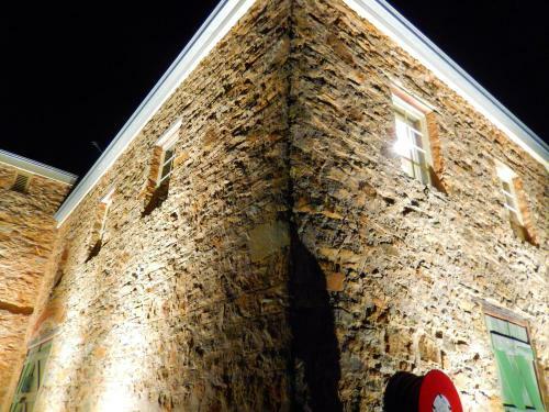Bed & Breakfast Morialta Barns