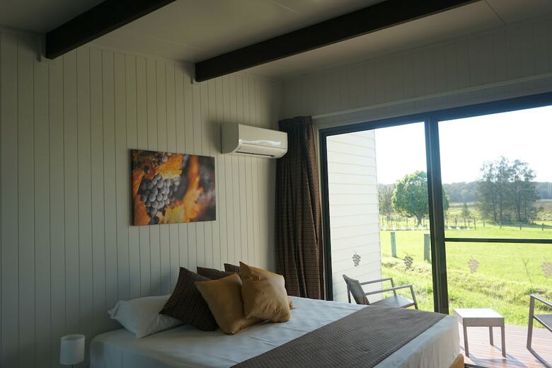 Motel Brisbane North B&B And Winery