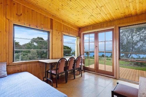 98 Ocean Parade - Rustic Log Cabin