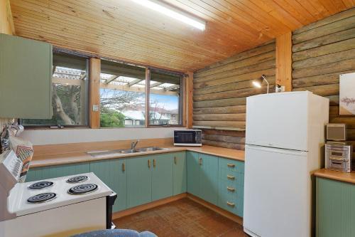 98 Ocean Parade - Rustic Log Cabin