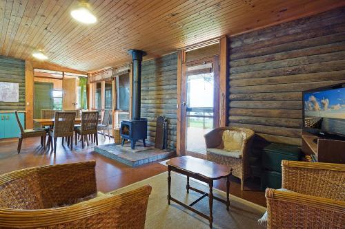 98 Ocean Parade - Rustic Log Cabin