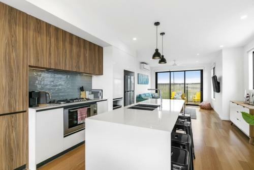 Beach & Golf Stays, Australia