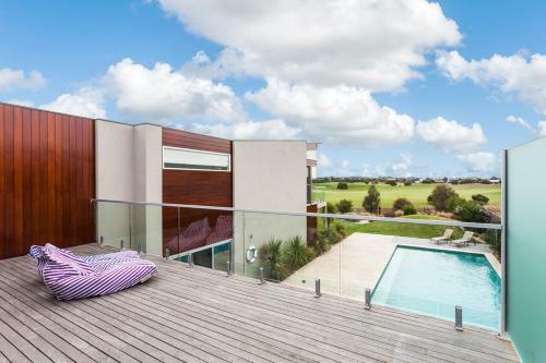Beach & Golf Stays, Australia