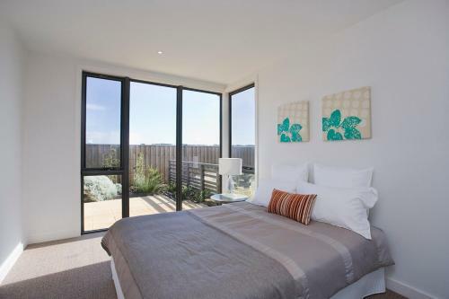 Beach & Golf Stays, Australia