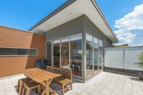 Beach & Golf Stays, Australia