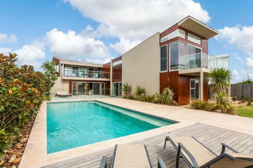 Beach & Golf Stays, Australia