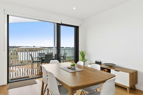 Beach & Golf Stays, Australia