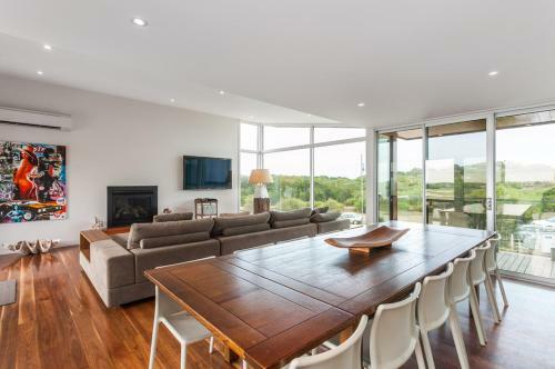 Beach & Golf Stays, Australia