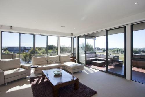 Beach & Golf Stays, Australia