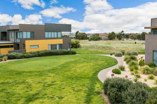 Beach & Golf Stays, Australia