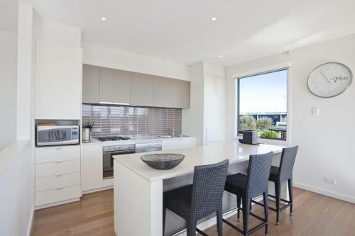 Beach & Golf Stays, Australia