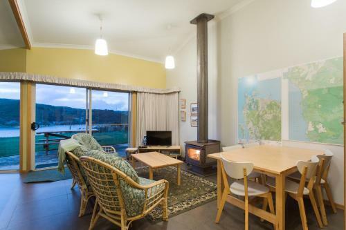 Arthur Riverfront And Sea Lodge Downstream