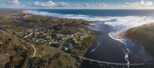 Arthur Riverfront And Sea Lodge Downstream
