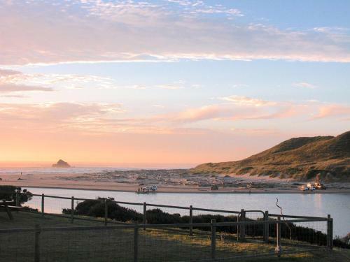 Arthur Riverfront And Sea Lodge Upstream