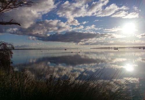Beautiful, Peaceful Estuary Views, Five Star Quantity