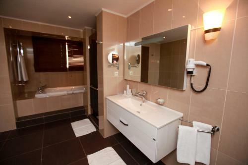Shirvan Hotel & Spa