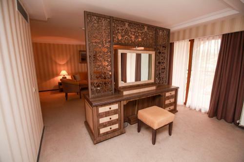 Shirvan Hotel & Spa