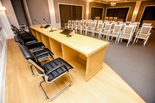 Shirvan Hotel & Spa