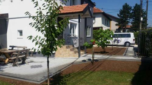 Green Garden Apartment